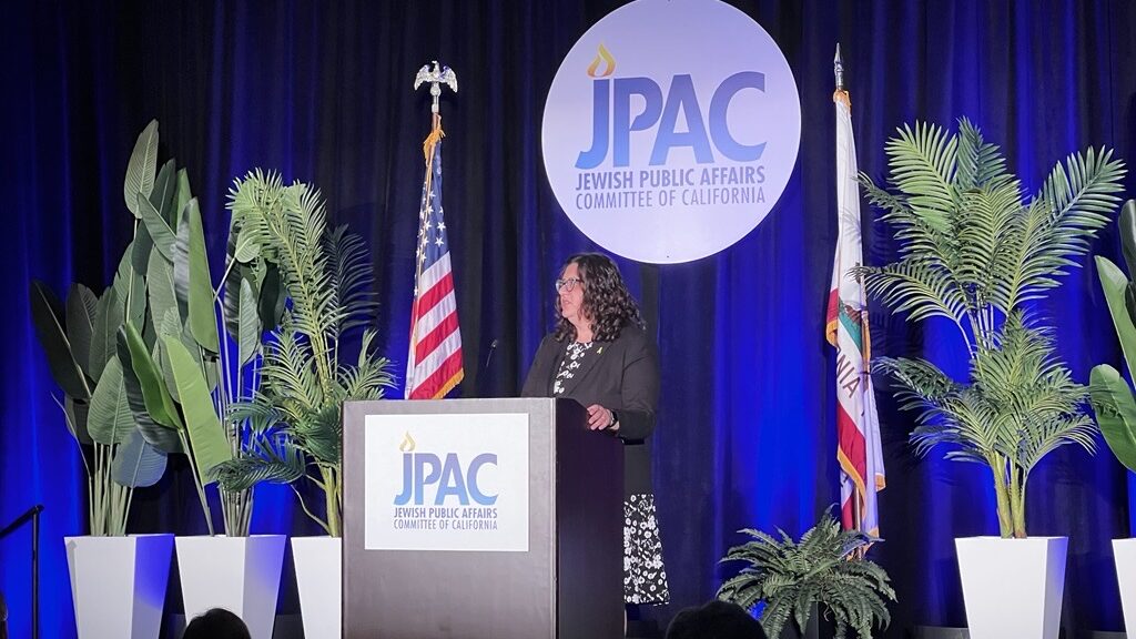 JFCS Holocaust Center Director Morgan Blum Schneider prepares JPAC attendees to advocate for SB 472 at the JPAC Capital Summit